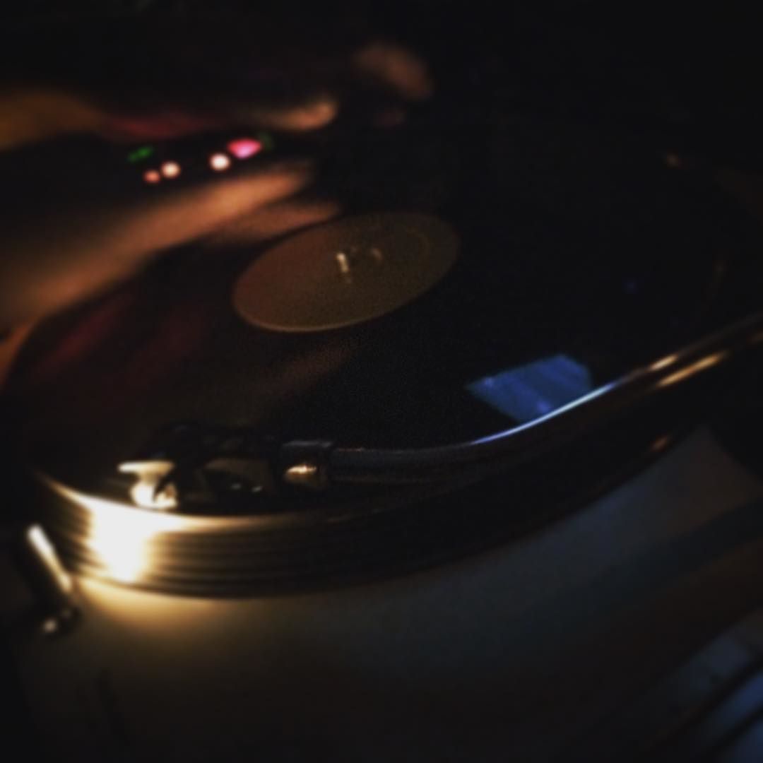 Things have gone deep in here. #DeepHouse #AllNight #Vinyl #GetHere